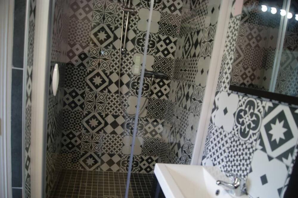 Photo of Bathroom in Alincthun