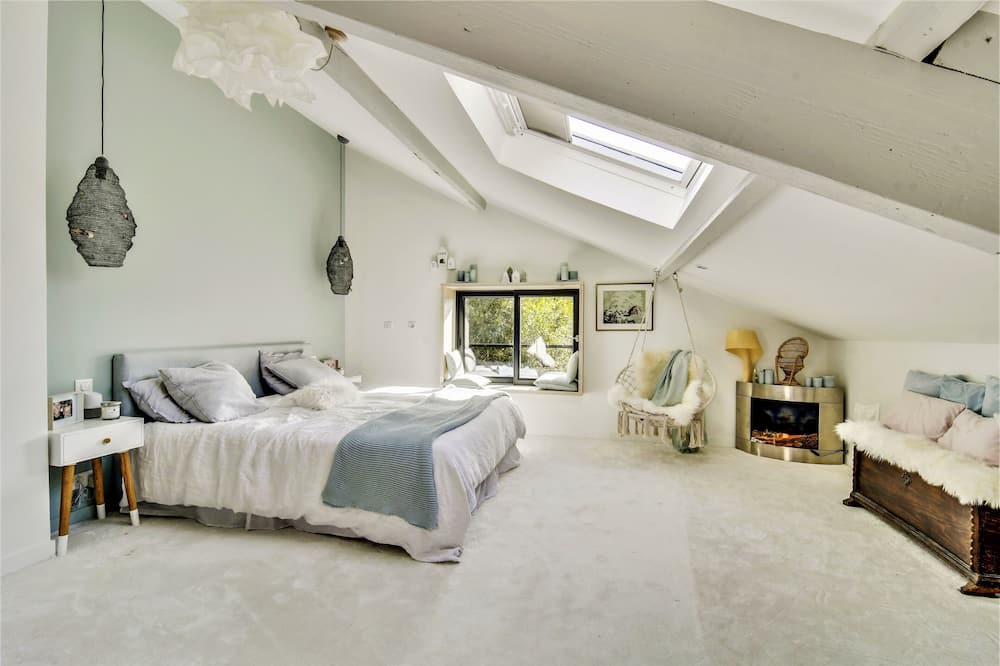 Photo of Bedroom in Colombes