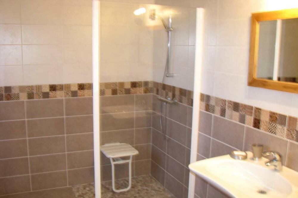 Photo of Bathroom in Criquetot-lʼEsneval