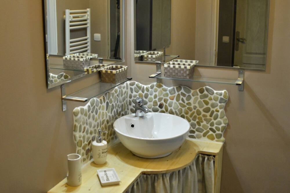 Photo of Bathroom in Annouville-Vilmesnil