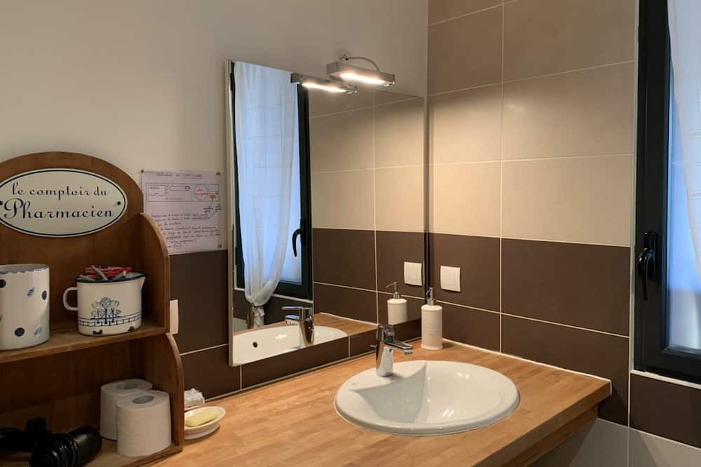Photo of Bathroom in Saint-Pierre-de-Manneville