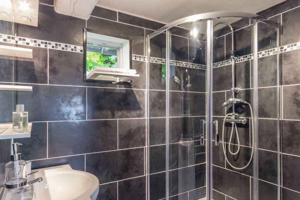 Photo of Bathroom in Angerville-l'Orcher