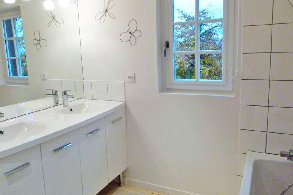 Photo of Bathroom in Angiens