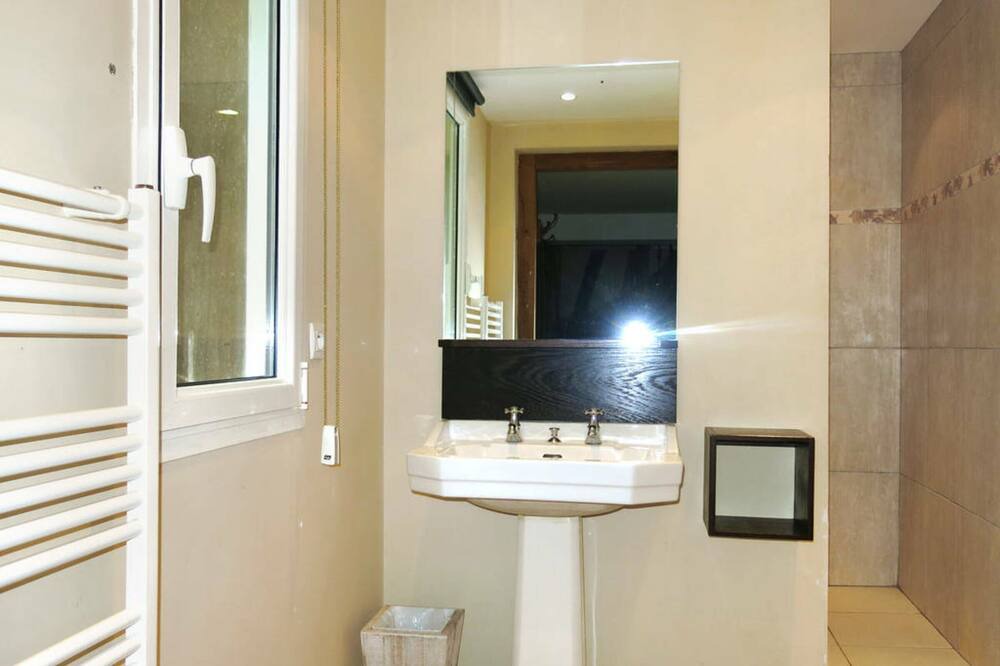 Photo of Bathroom in Veauville-les-Quelles