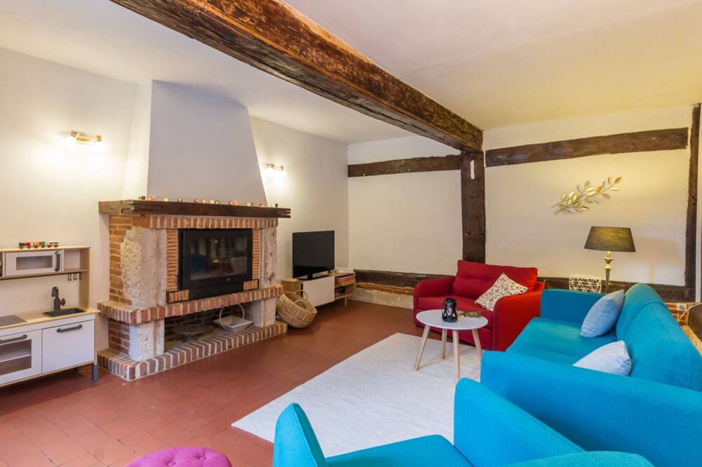 Photo of Livingroom in Allouville-Bellefosse