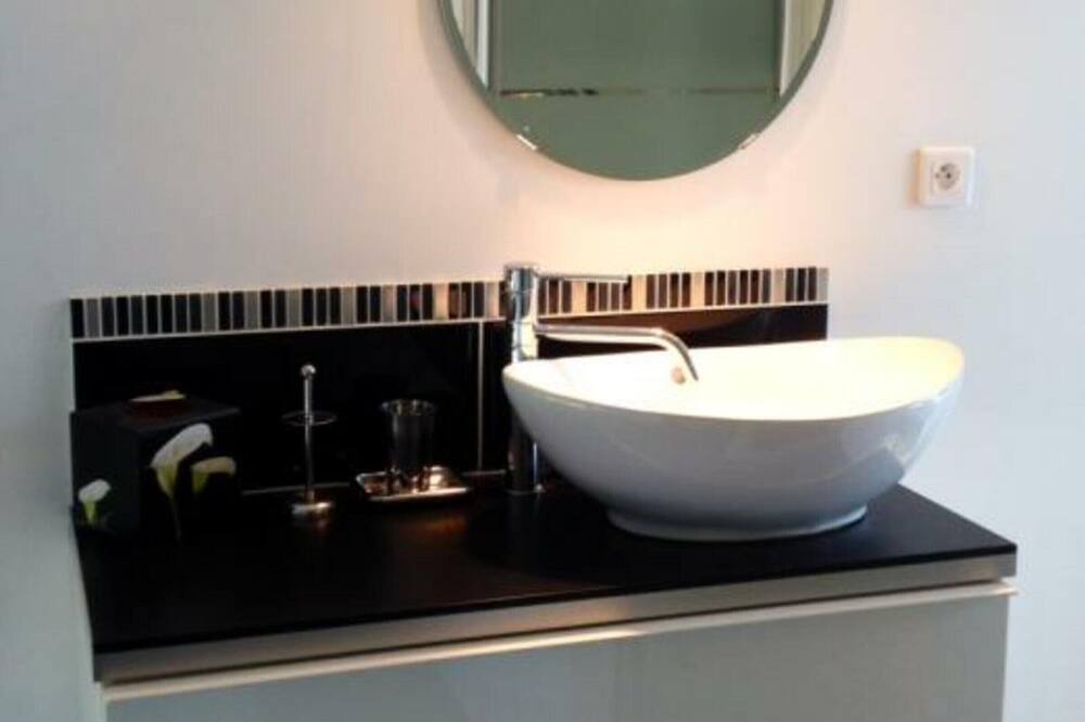 Photo of Bathroom in Quincampoix