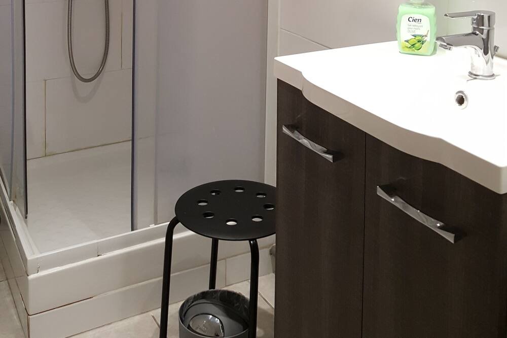 Photo of Bathroom in Saint-Germain-les-Corbeil
