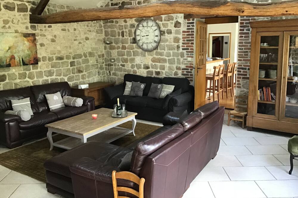 Photo of Livingroom in Chery-les-Pouilly