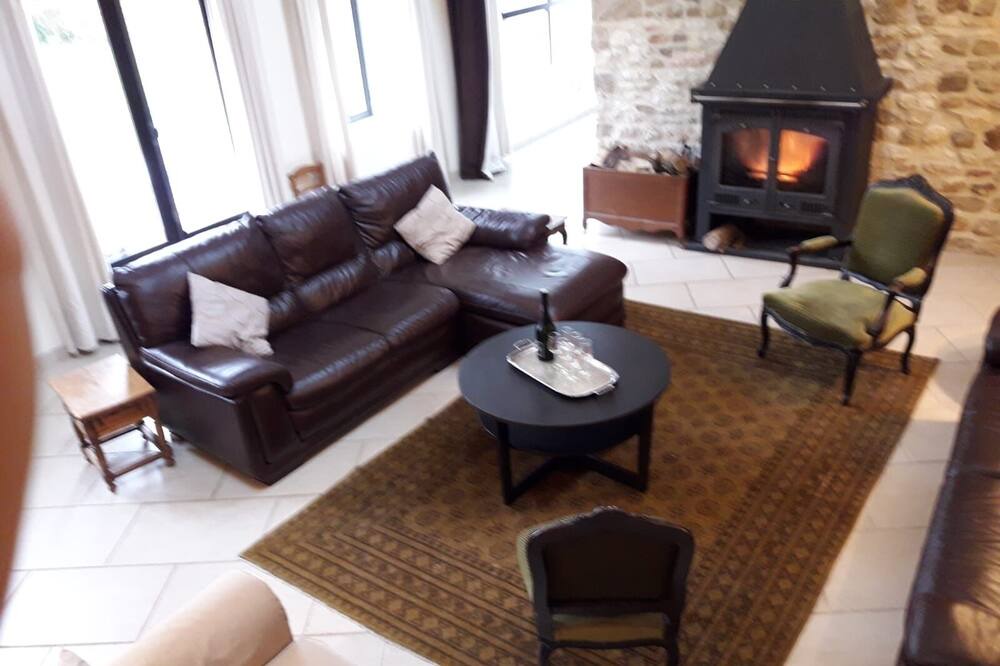 Photo of Livingroom in Chery-les-Pouilly