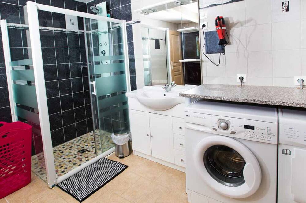 Photo of Bathroom in Saint-Victor-l'Abbaye