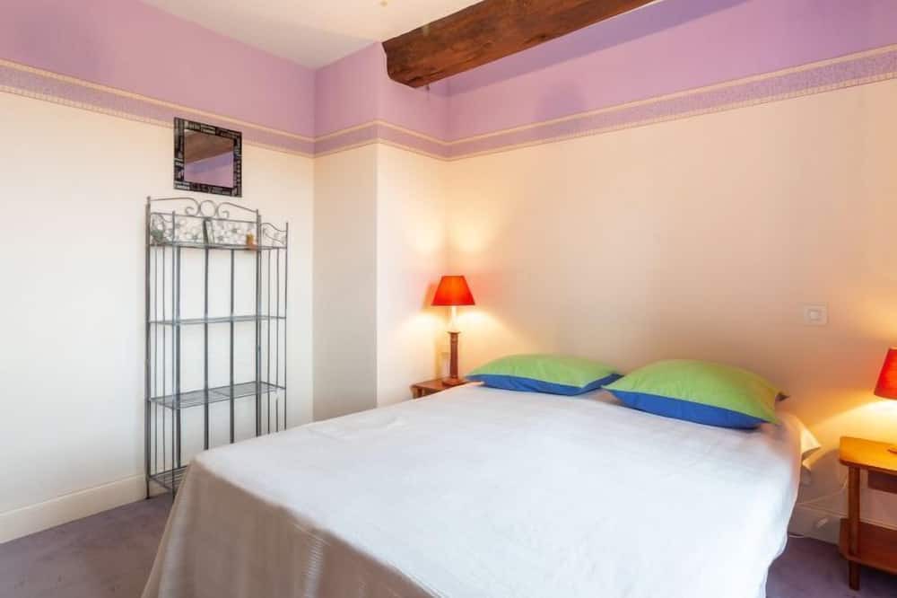 Photo of Bedroom in Saint-Clair-de-Halouze