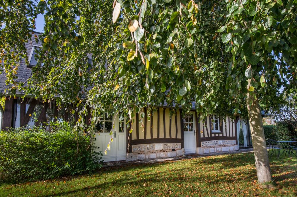 Photo of Outdoor in Notre-Dame-de-Bliquetuit