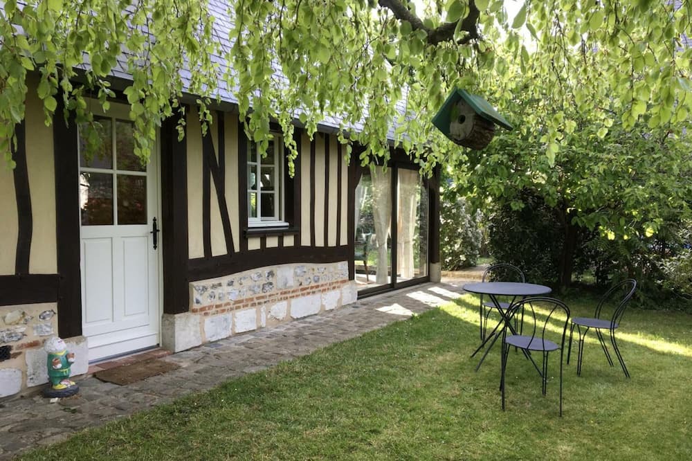 Photo of Outdoor in Notre-Dame-de-Bliquetuit