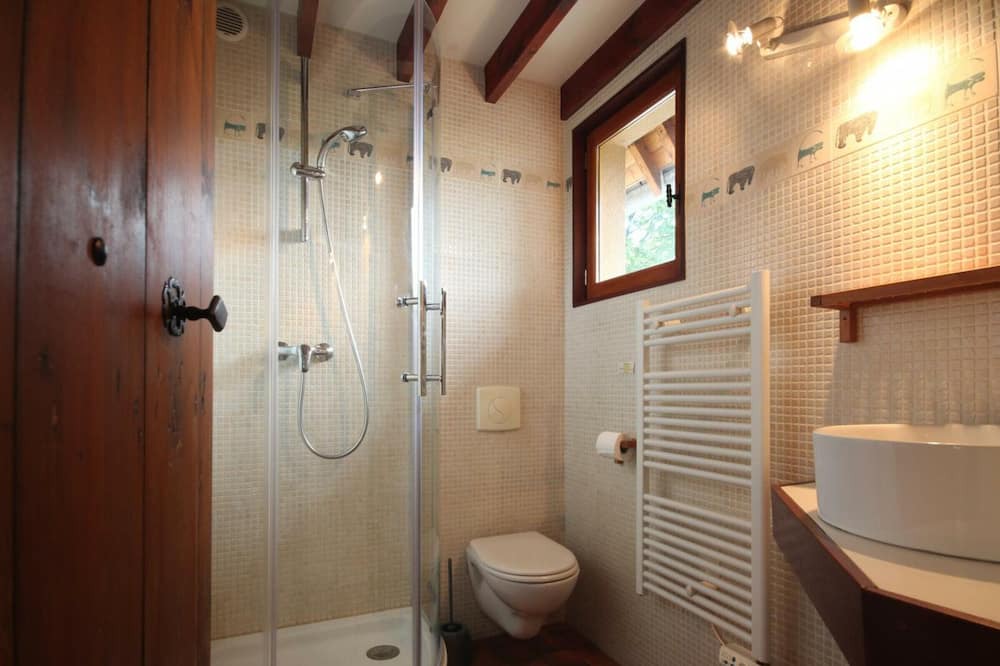 Photo of Bathroom in Notre-Dame-de-Bliquetuit
