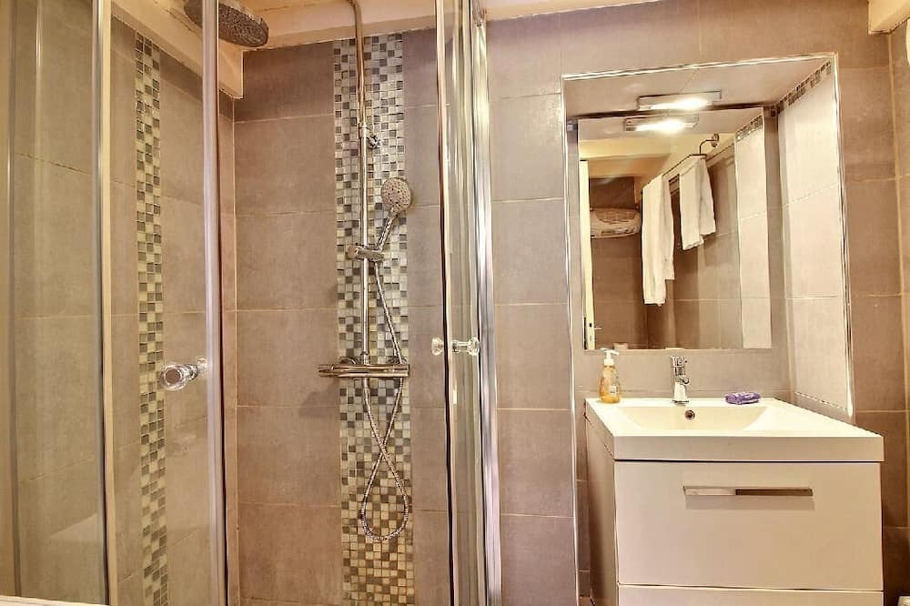 Photo of Bathroom in 5th Arrondissement