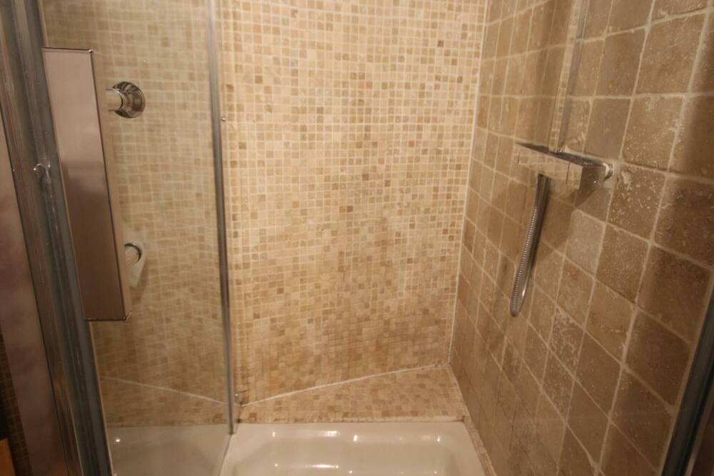 Photo of Bathroom in Ernemont-sur-Buchy