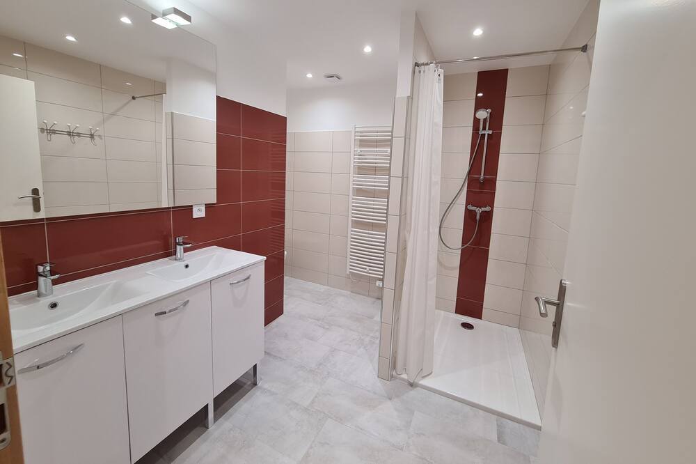 Photo of Bathroom in Othis