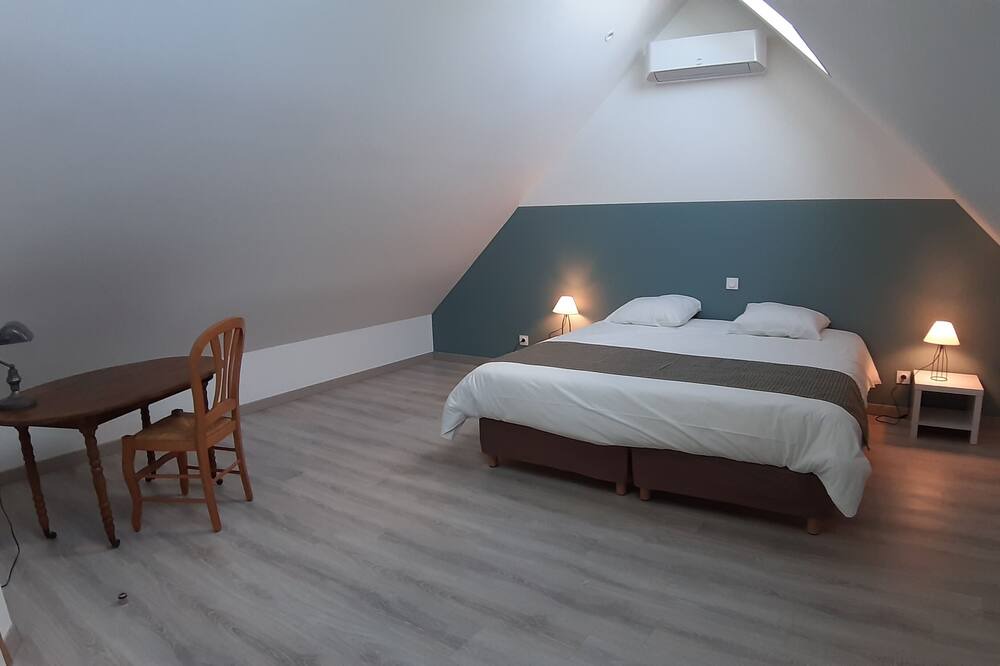 Photo of Bedroom in Othis