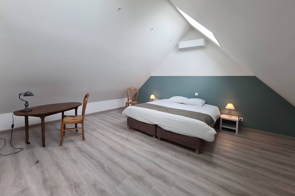 Photo of Bedroom in Othis