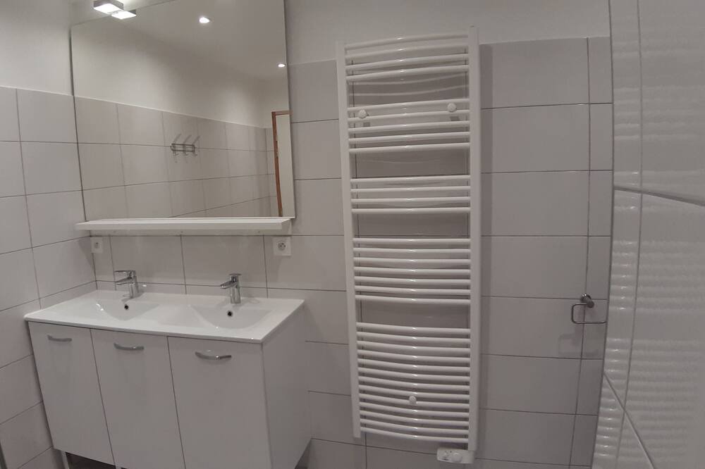 Photo of Bathroom in Othis