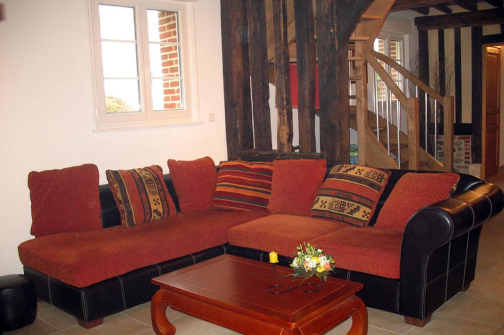 Photo of Livingroom in Saint-Vaast-Dieppedalle