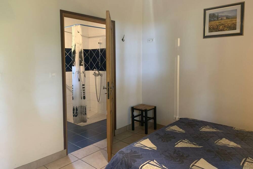 Photo of Bedroom in Saint-Vaast-Dieppedalle