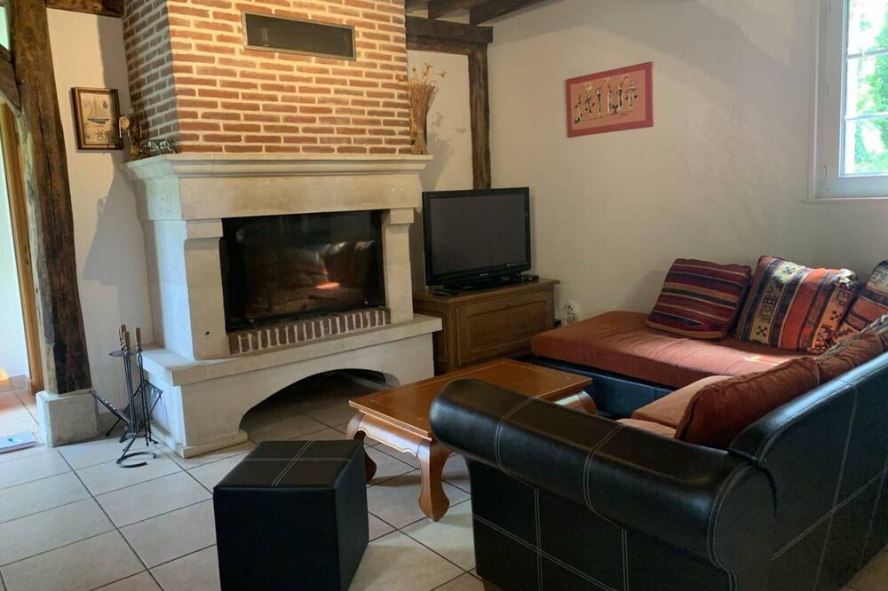 Photo of Livingroom in Saint-Vaast-Dieppedalle