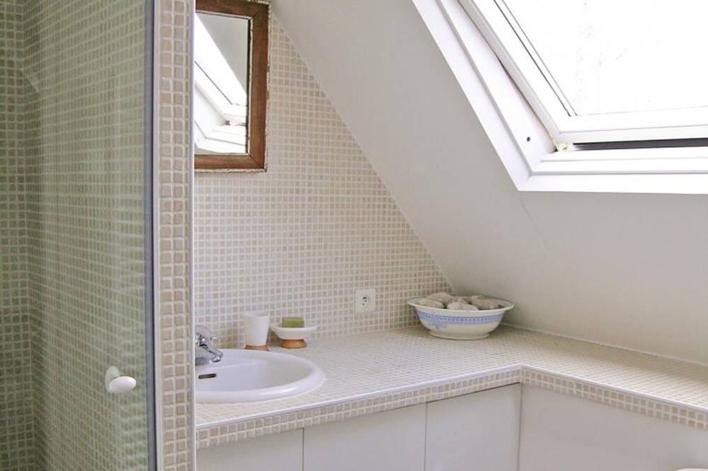 Photo of Bathroom in Criquetot-lʼEsneval