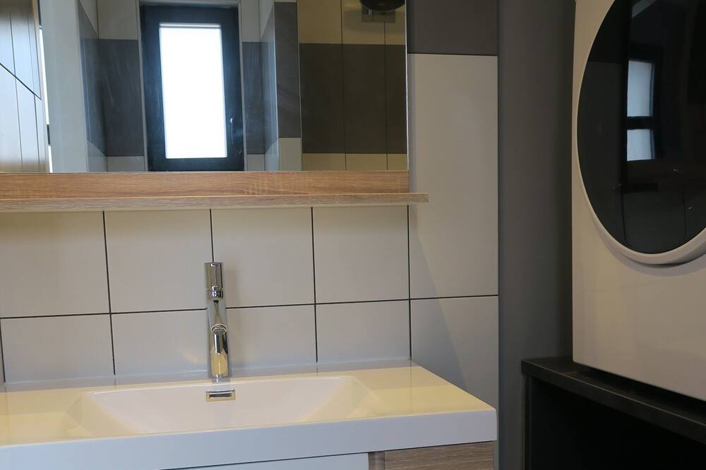 Photo of Bathroom in Saint-Leonard
