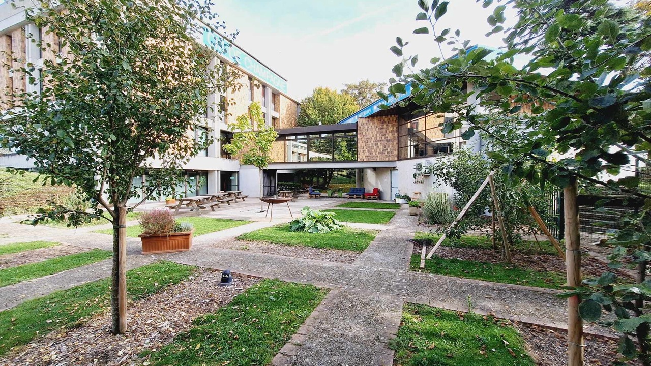 Photo of Outdoor in Courlancy