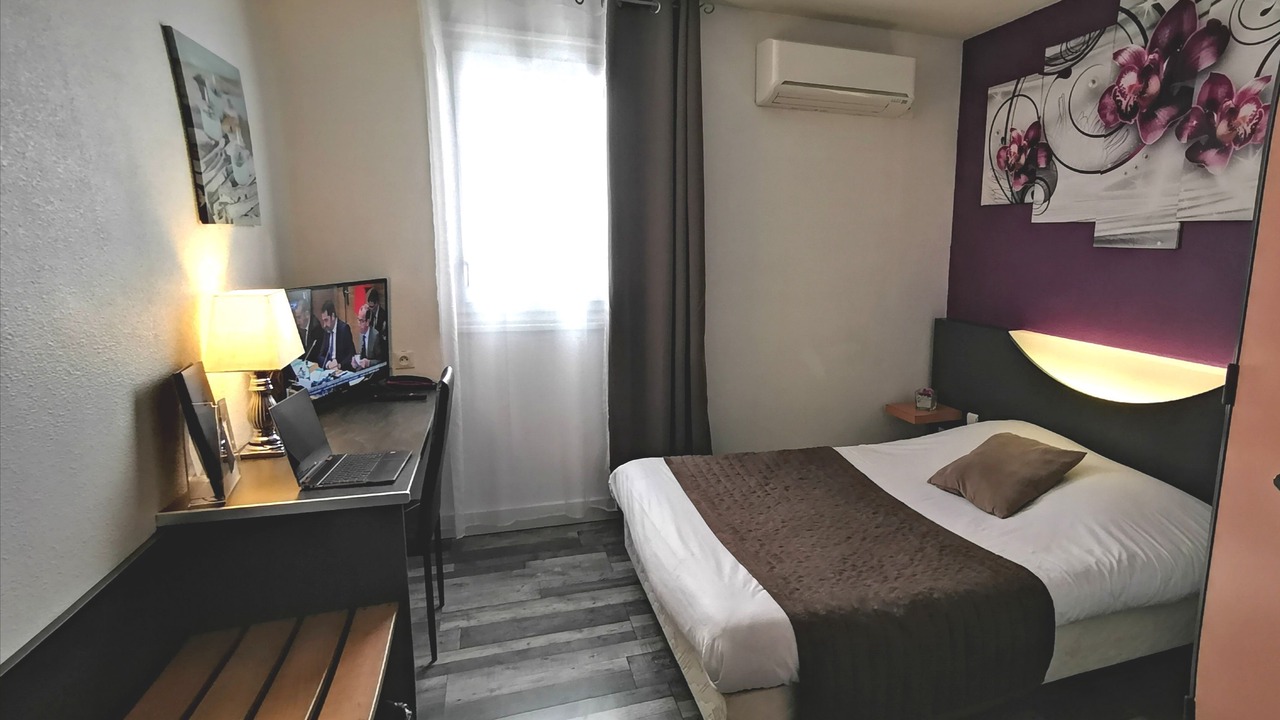 Photo of Bedroom in Romilly-sur-Seine