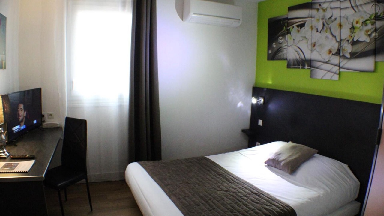 Photo of Bedroom in Romilly-sur-Seine