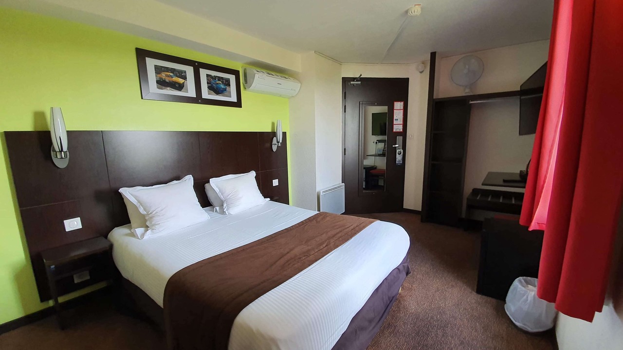 Photo of Bedroom in Cannes-Ecluse