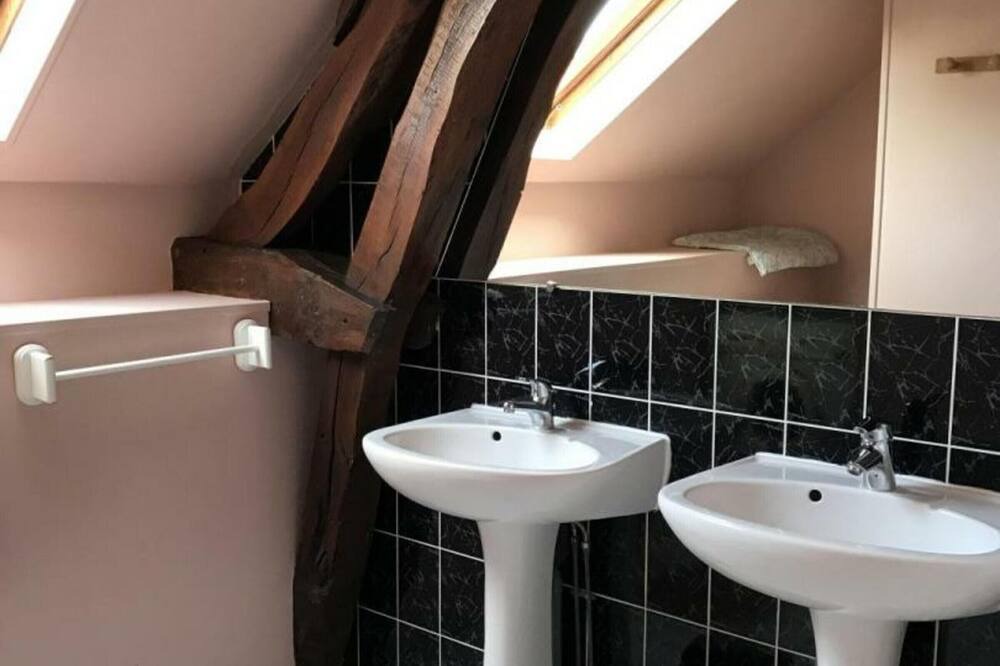 Photo of Bathroom in Breaute