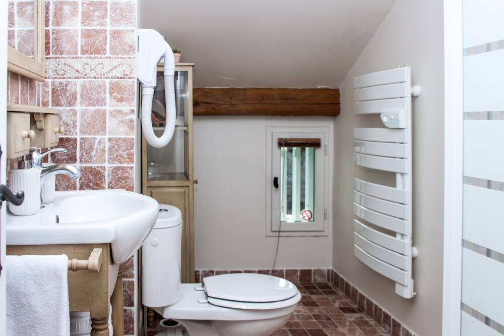 Photo of Bathroom in Arbonne-la-Foret