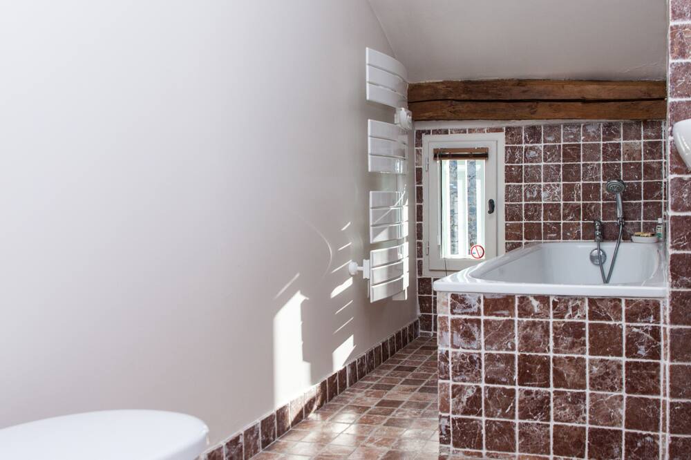 Photo of Bathroom in Arbonne-la-Foret