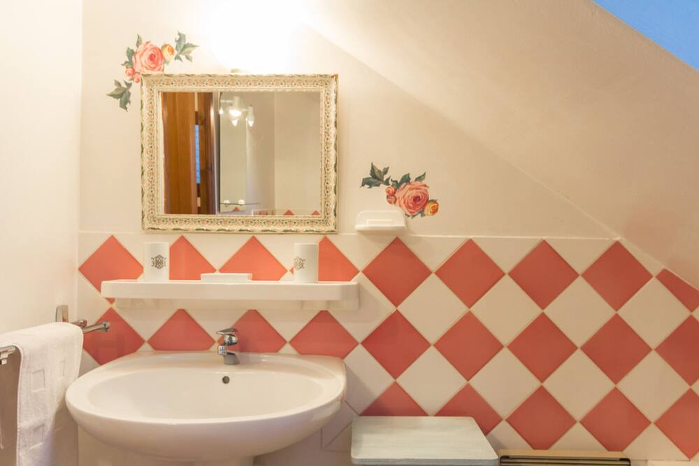 Photo of Bathroom in Bosc-Roger-sur-Buchy