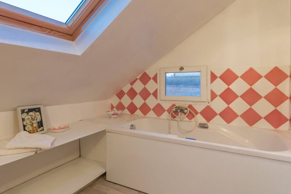 Photo of Bathroom in Bosc-Roger-sur-Buchy