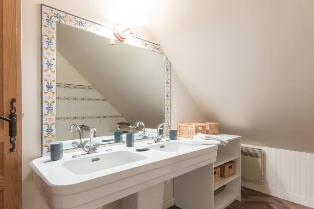 Photo of Bathroom in Bosc-Roger-sur-Buchy
