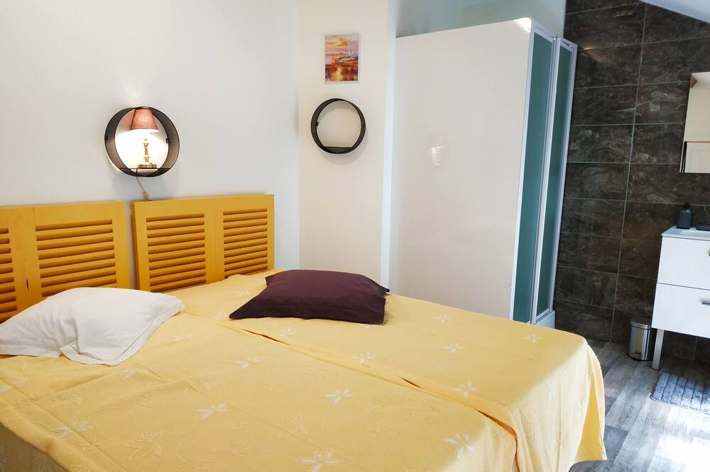 Photo of Bedroom in Louhans