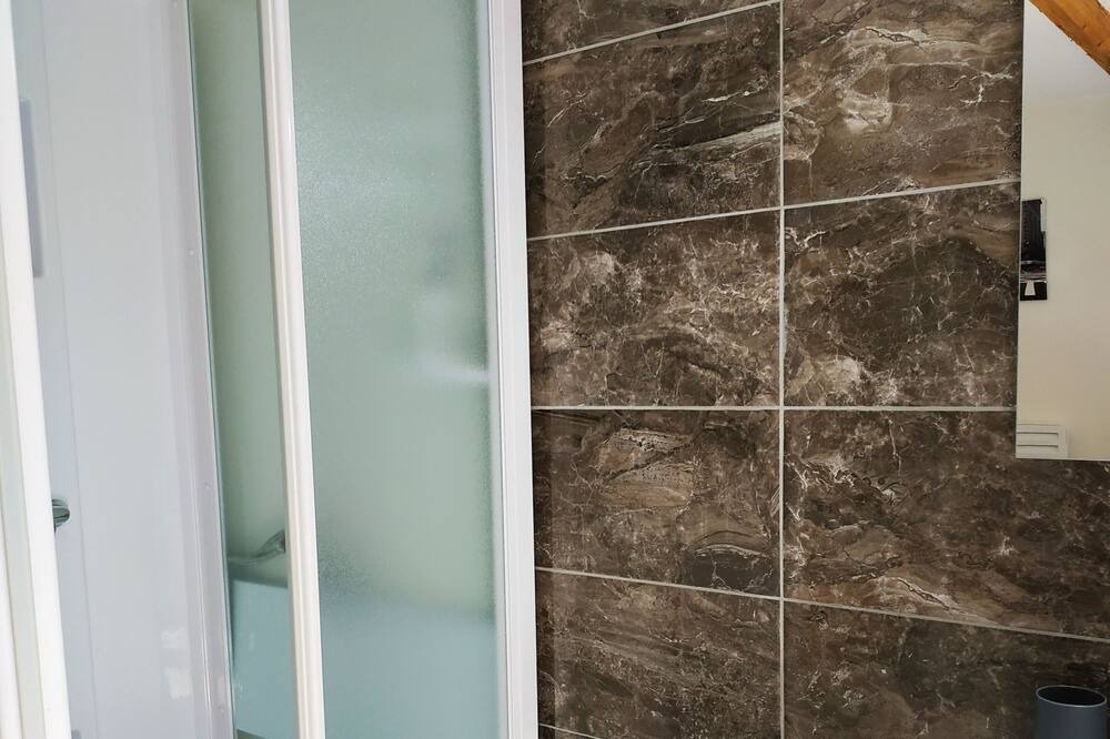 Photo of Bathroom in Louhans