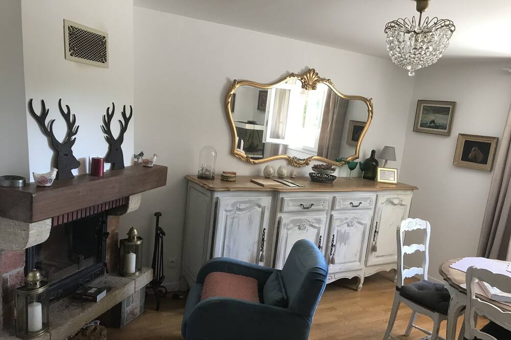 Photo of Livingroom in Sainte-Genevieve-les-Gasny