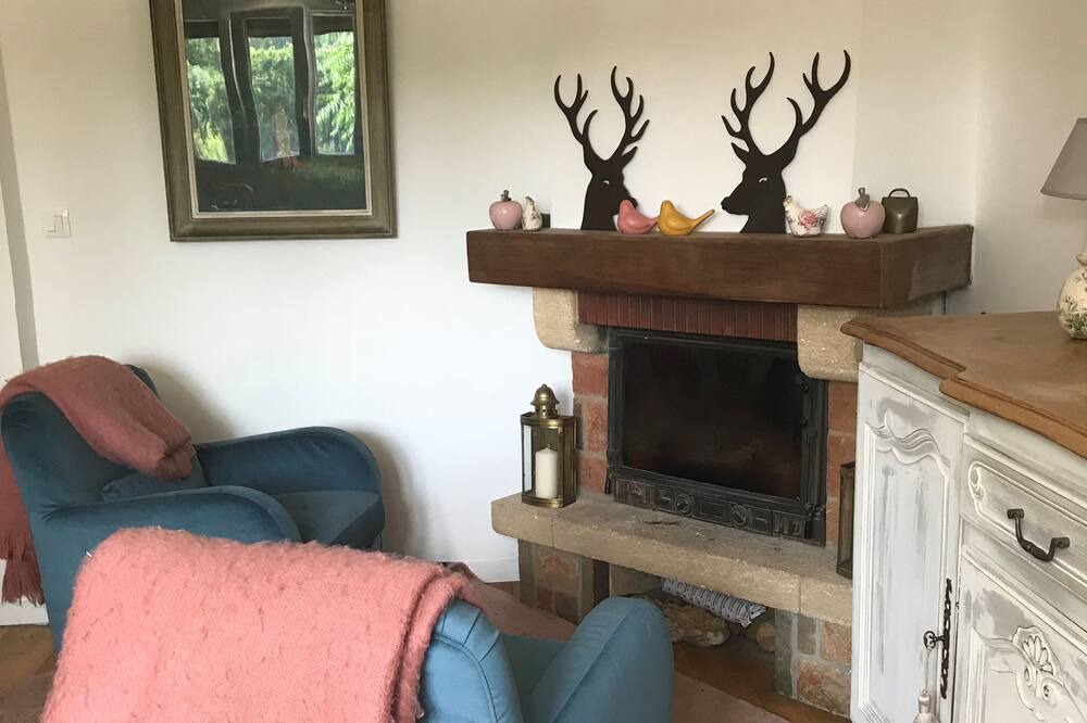 Photo of Livingroom in Sainte-Genevieve-les-Gasny