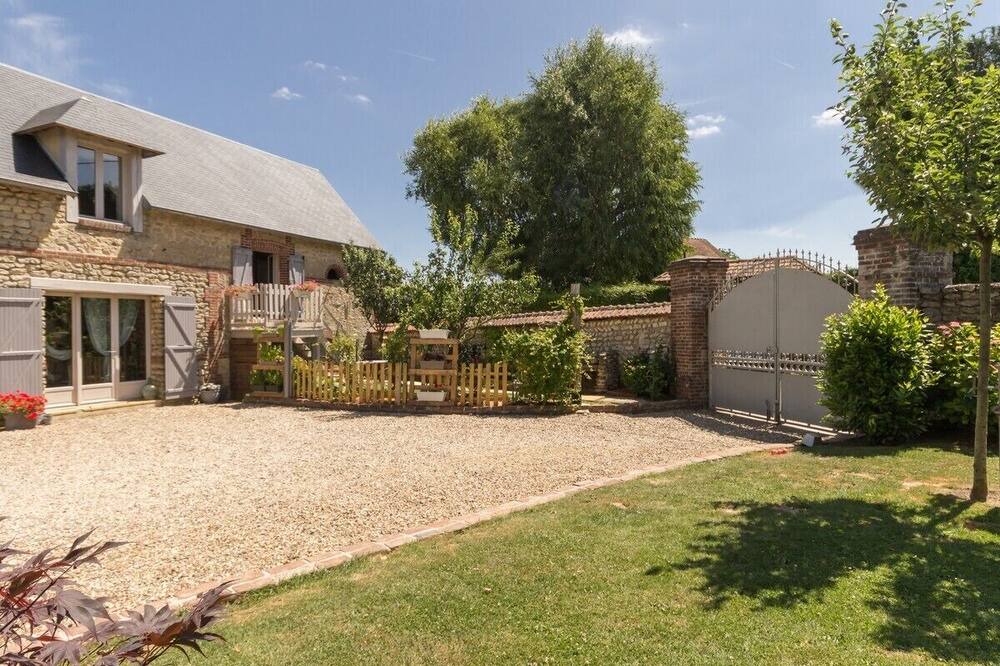 Photo of Outdoor in Fontaine-Bellenger