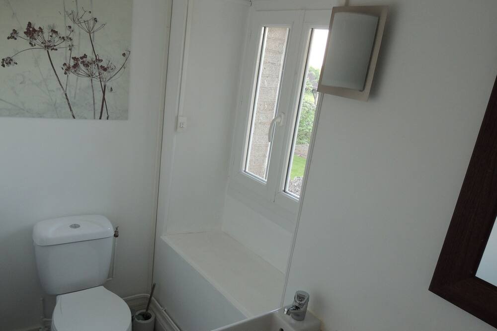 Photo of Bathroom in Commarin