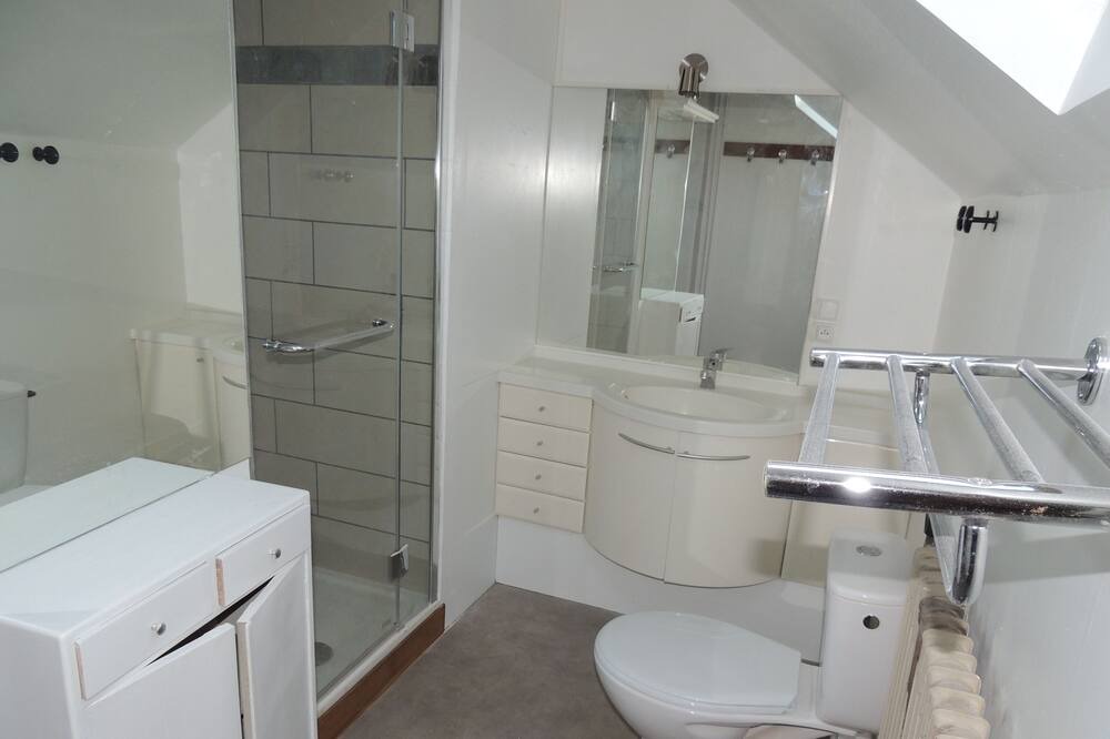 Photo of Bathroom in Commarin