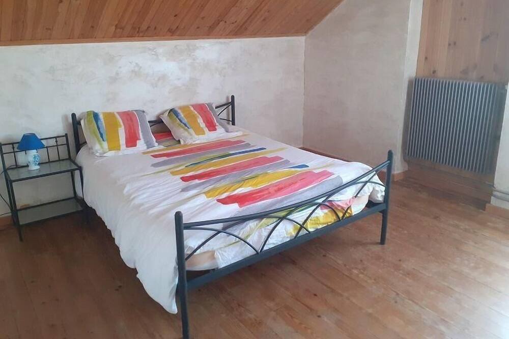 Photo of Bedroom in Villeneuve-la-Lionne