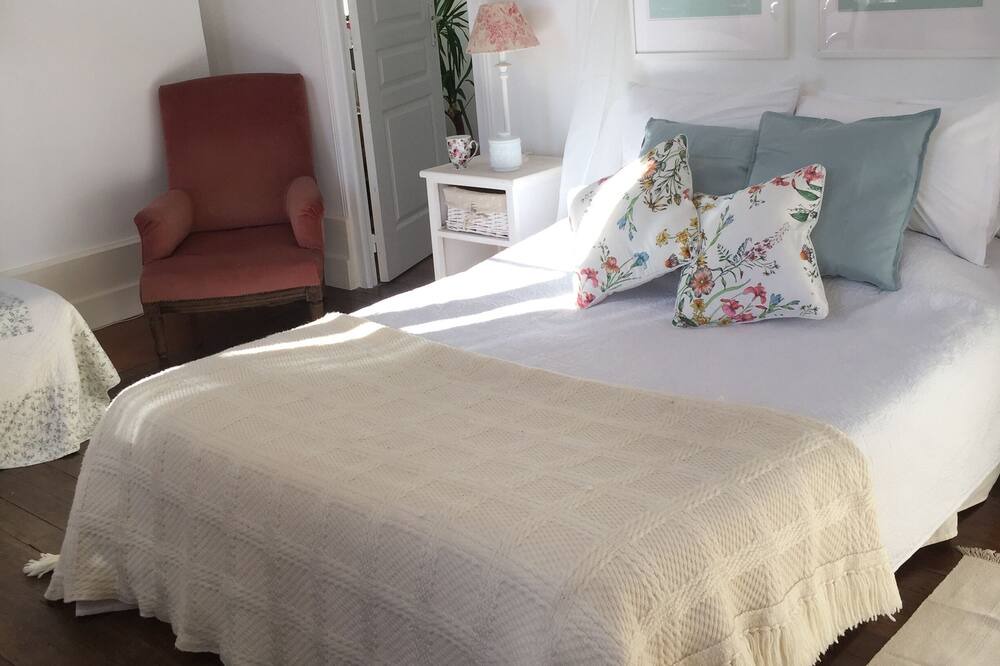 Photo of Bedroom in Saint-Fargeau