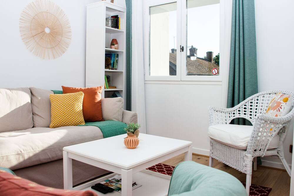 Photo of Livingroom in Arbonne-la-Foret