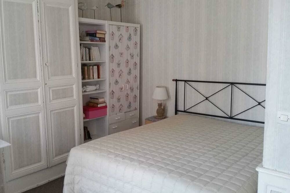 Photo of Bedroom in Montreuil-sur-Mer